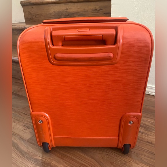 Louis vuitton Pegase 45 in Epi Orange with Raincoat Cover - Picture 4 of 16